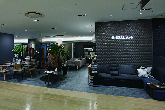 REAL Style ジェイアール名古屋タカシマヤ店